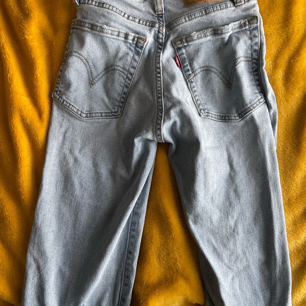 Wedgie straight leg Levi’s size 23